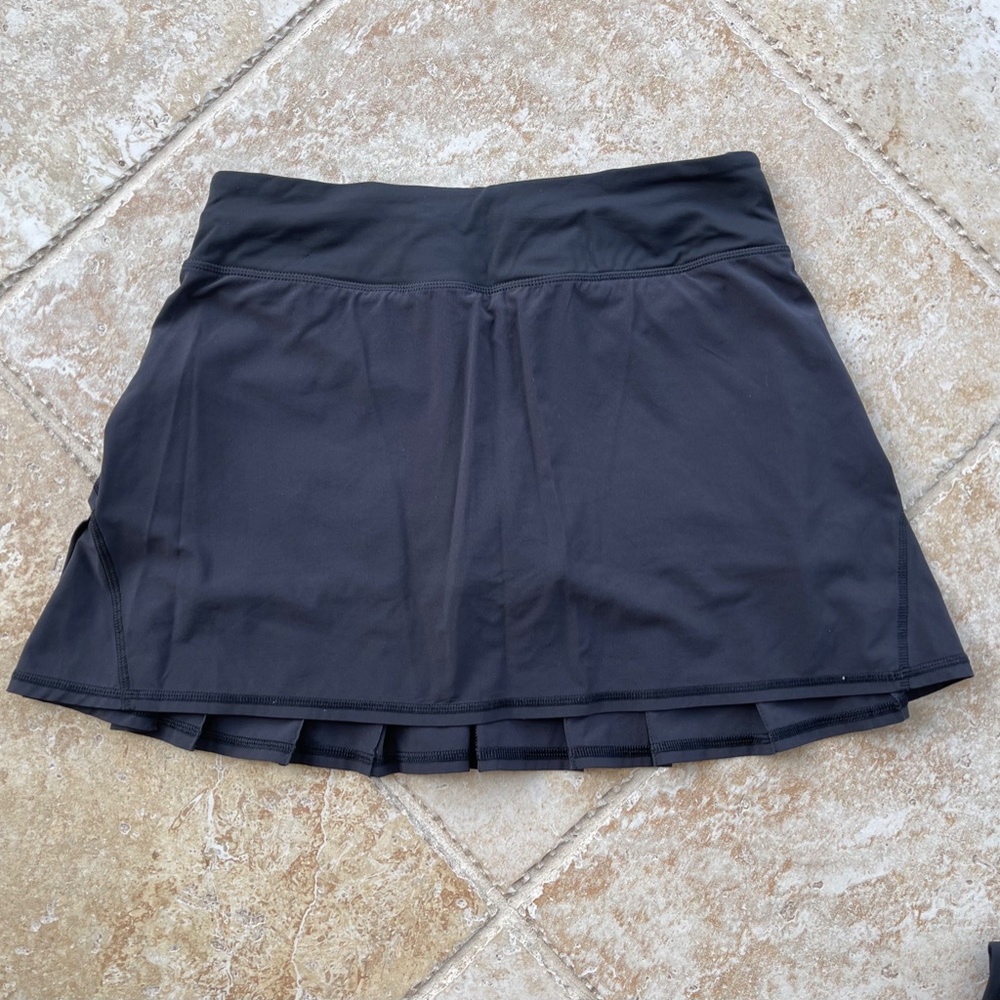 Lululemon Pace Setter skirt (Black) - Size 8 (no tag and no size dot)